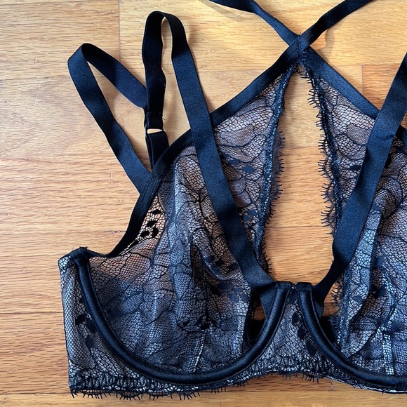 Victoria’s Secret unlined strappy halter bra - 34D - Picture 3 of 7